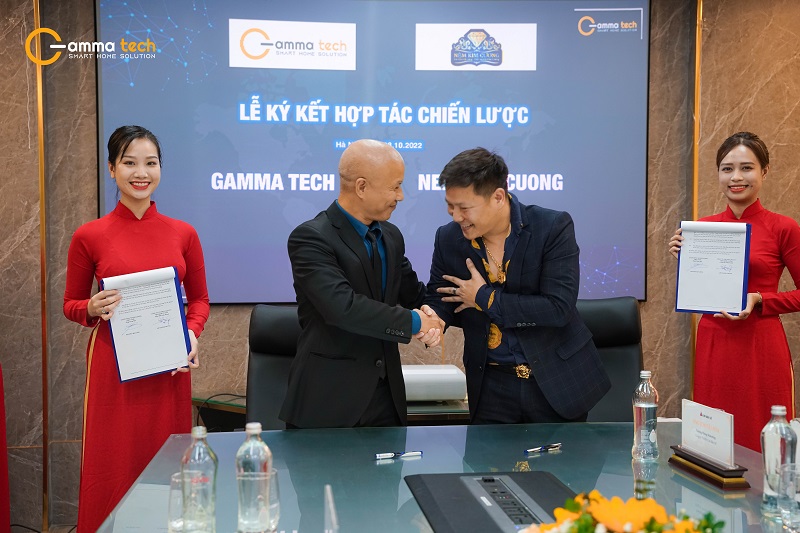 Ông Lê Thành Trung đại diện Nệm Kim Cương ký kết hợp tác cùng Gamma Tech