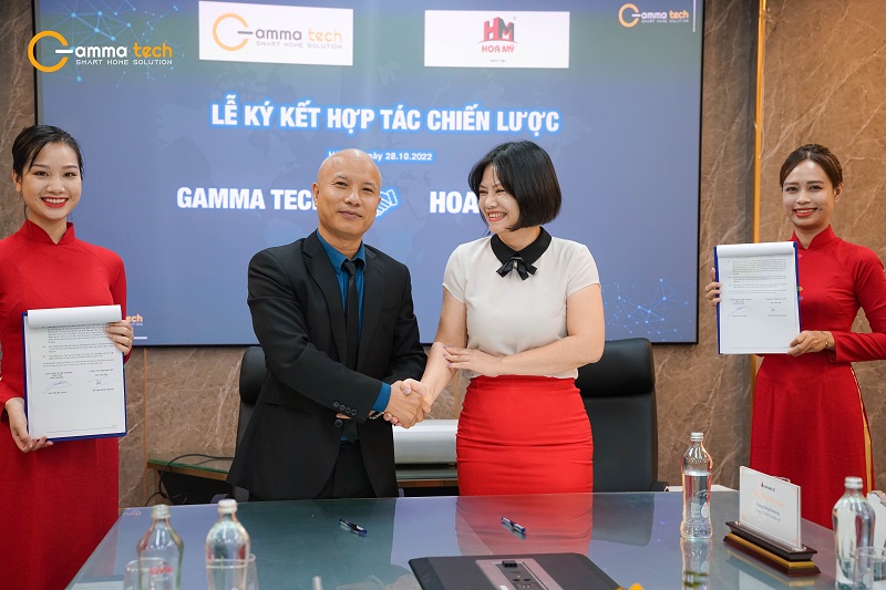 Bà Đỗ Thị Hồng Nhung đại diện Nội thất Hoa Mỹ ký kết thỏa thuận hợp tác với Gamma Tech